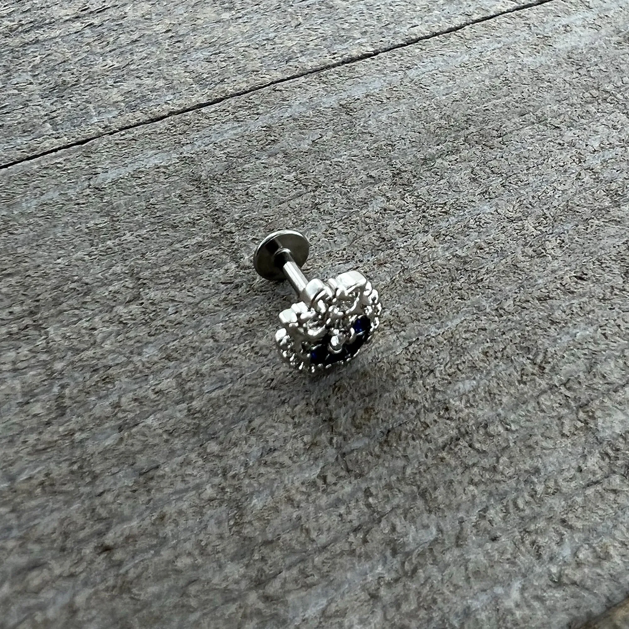 16 Gauge 1/4 Blue Clear Gem Abstract Arch Labret