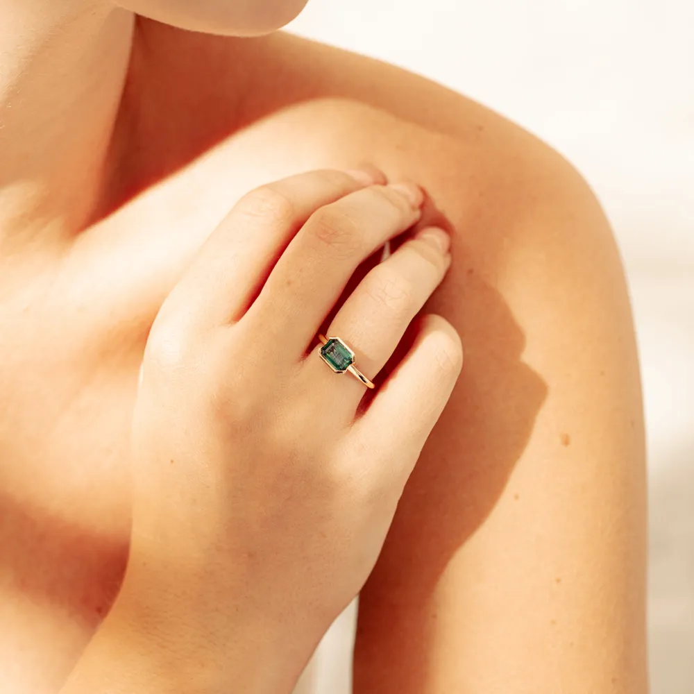18ct Yellow Gold Green Sapphire Elle Ring