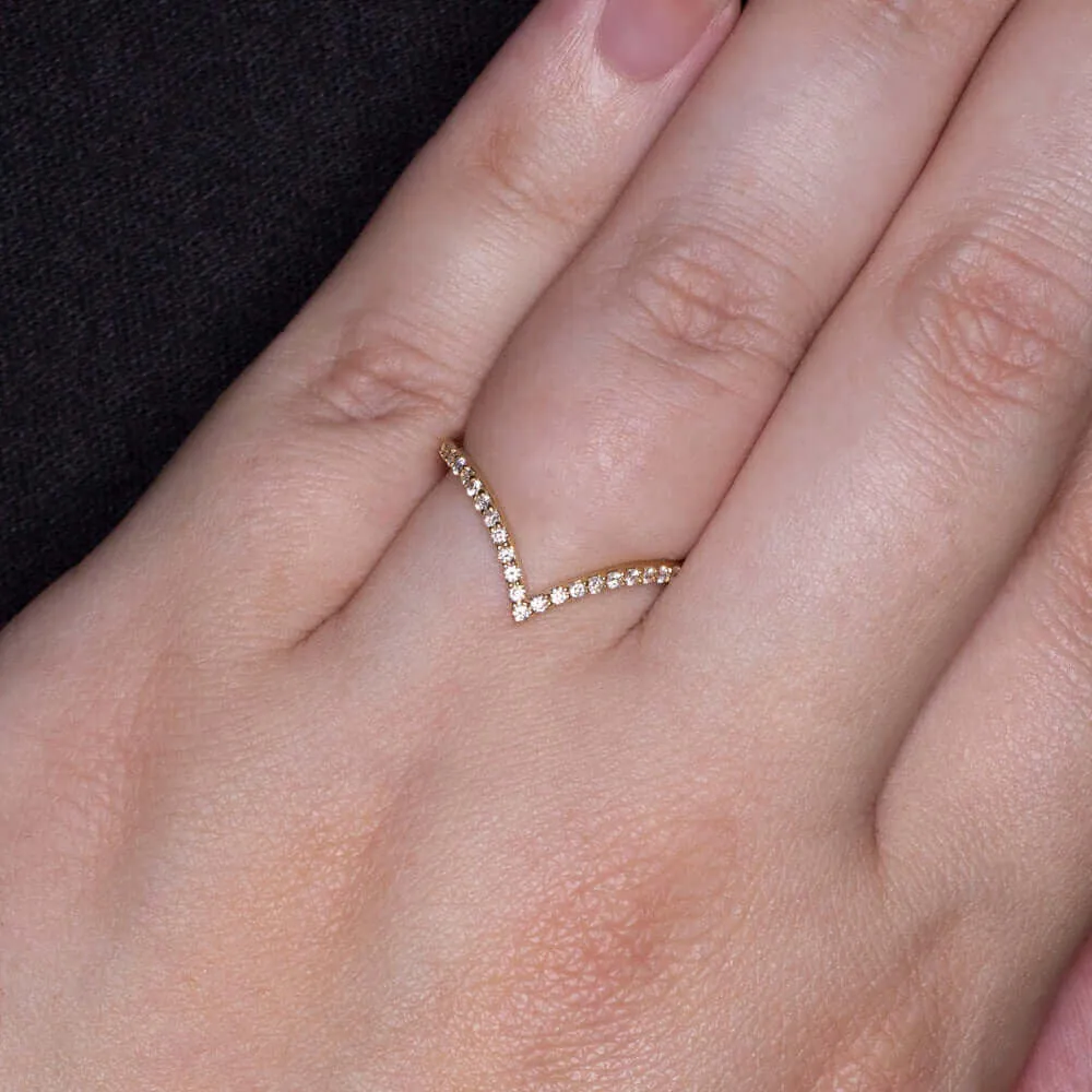 DIAMOND 14k YELLOW GOLD WEDDING BAND PAVE V RING CONTOUR CHEVRON STACKING CURVE